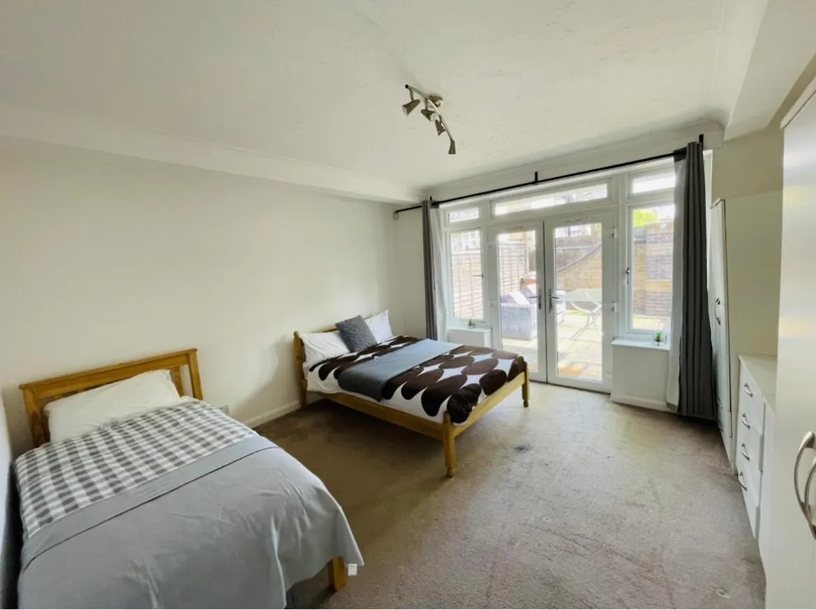 Up To 3 People, Room In A Share House With Private Garden Access London United Kingdom